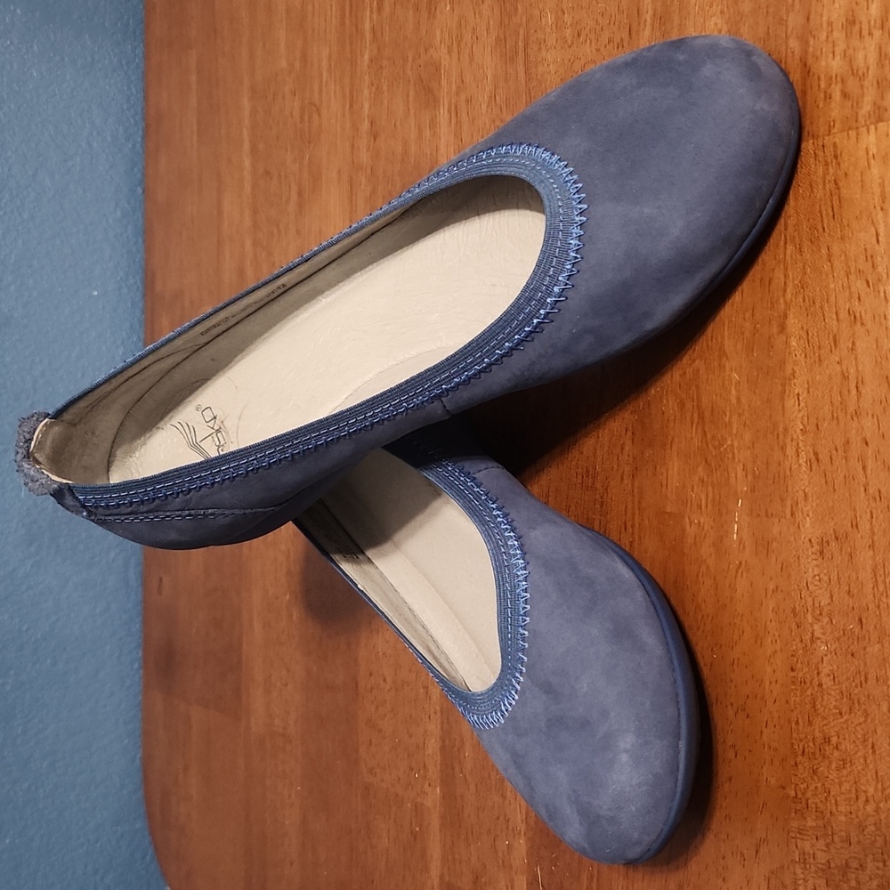 Dansko Kristen Ballet Flats In Blue Milled Nubick Size 38EU